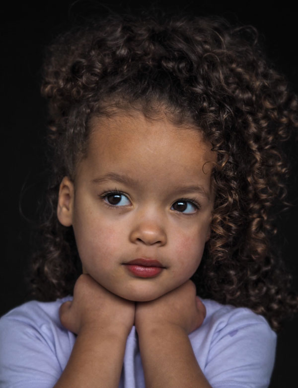 Kindermodel met donkerbruin haar Joëlle F.