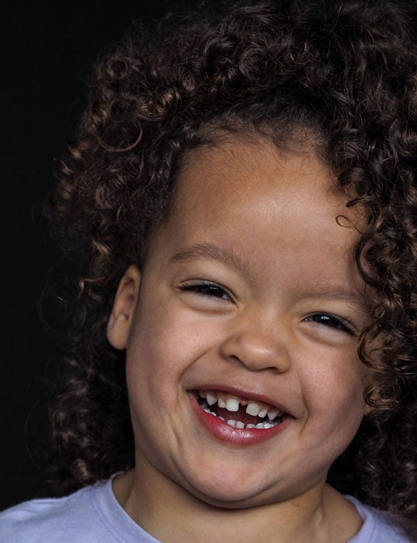 Kindermodel met donkerbruin haar joëlle f.