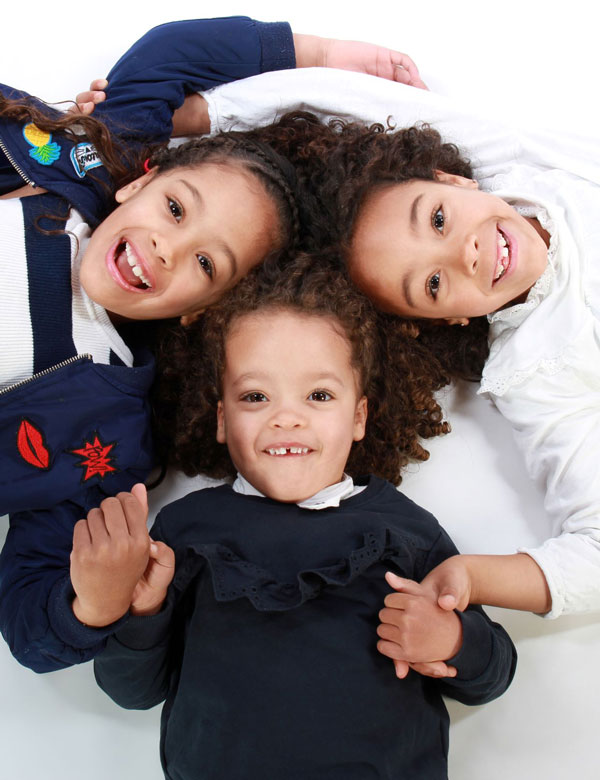 Kindermodel met donkerbruin haar Joëlle F.