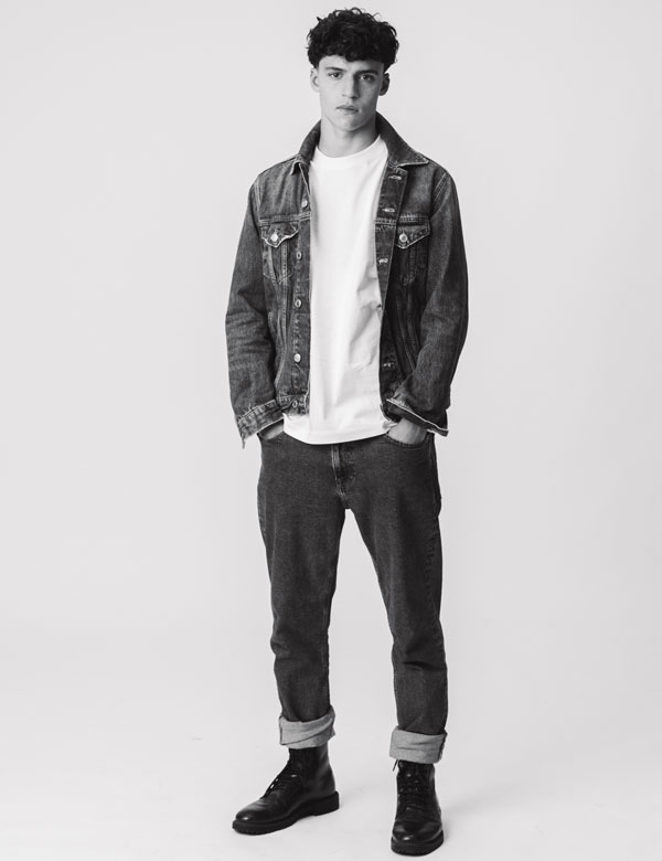 Mannelijk model met bruin haar Maliek