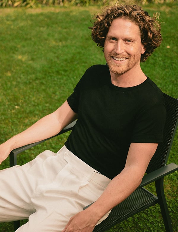 Mannelijk model met donkerblond haar Thomas L.