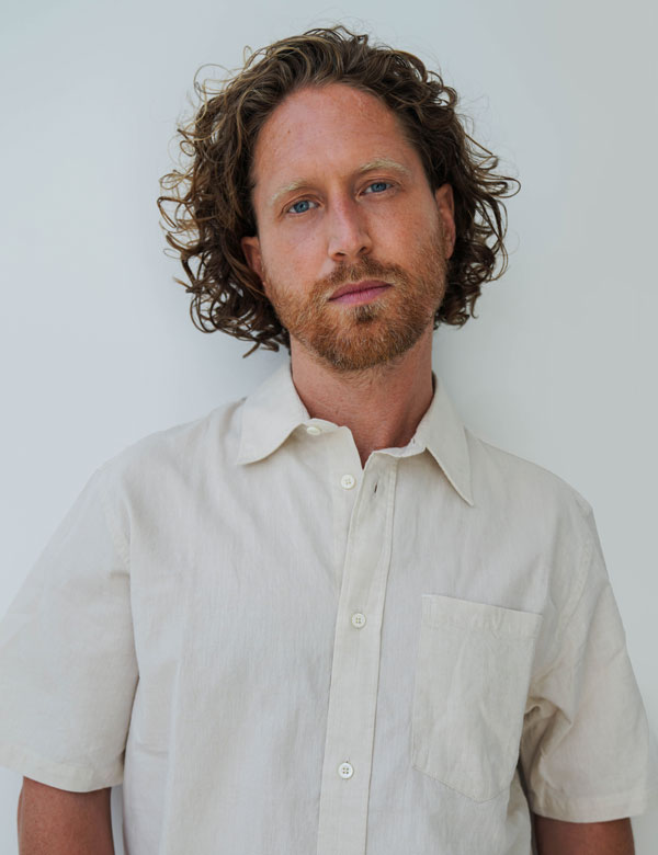 Mannelijk model met donkerblond haar Thomas L.
