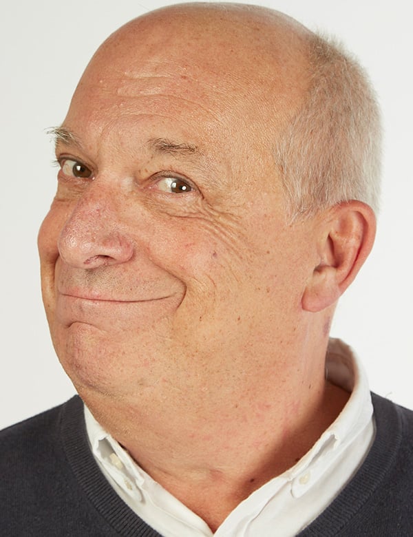 Mannelijk senioren model met bruine ogen danny l.