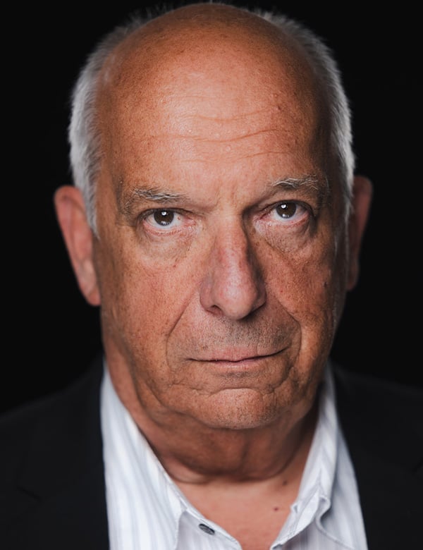 Mannelijk senioren model met bruine ogen Danny L.