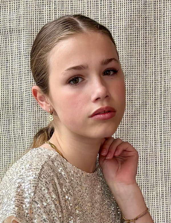 Kindermodel met blond haar Evie
