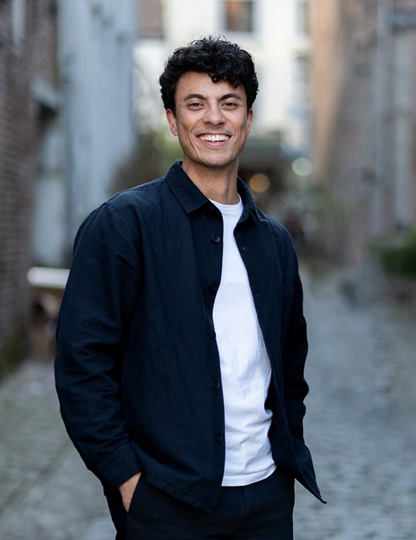 Mannelijk model met kort donkerbruin haar Ivo L.