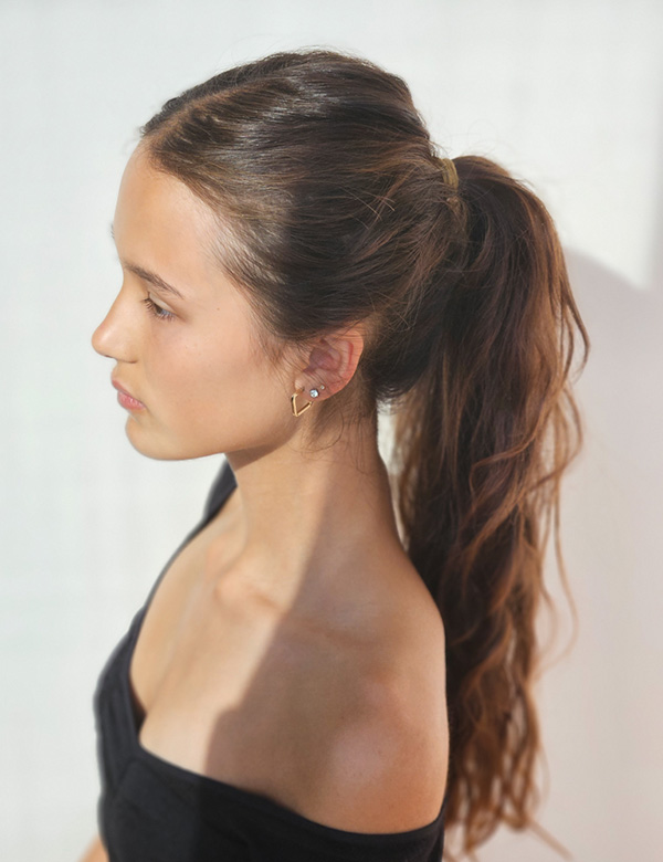 Tienermodel met bruin haar en bruine ogen Kima