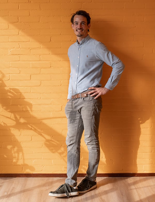 Mannelijk model met kort bruin haar en een baard Ronnie P.
