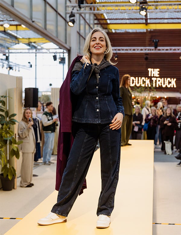 Vrouwelijk model met blond haar Vienne B.