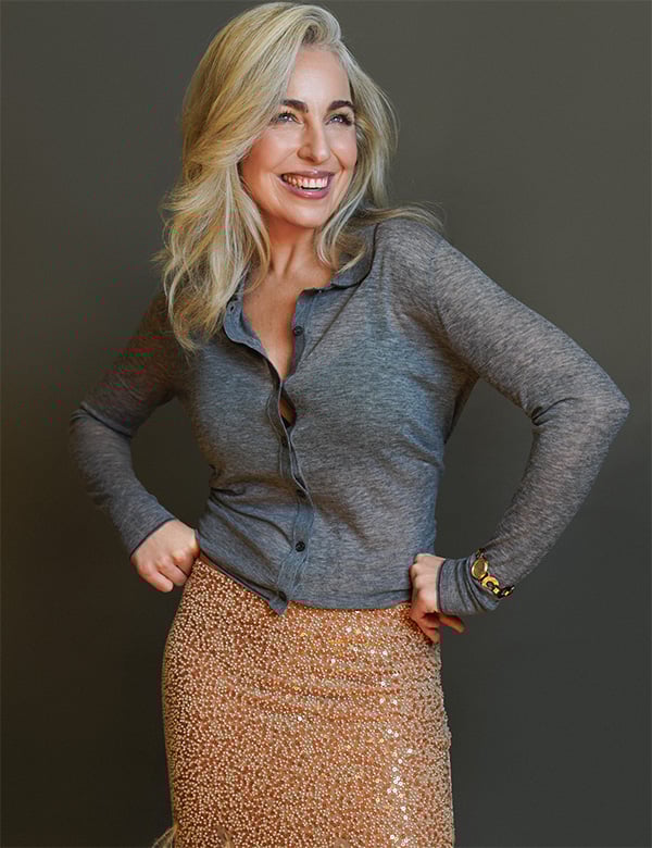 Vrouwelijk model met blond haar en blauwe ogen Vienne B.