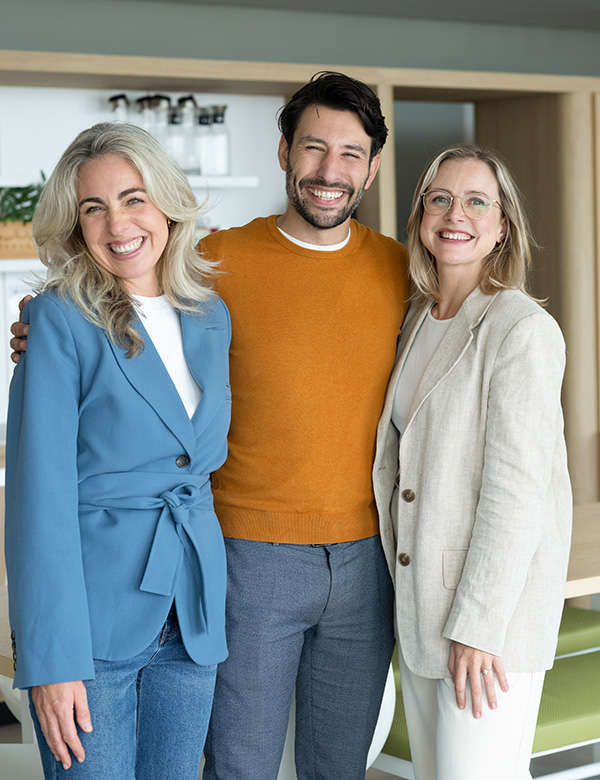 Vrouwelijk model met blond haar en blauwe ogen Vienne B.