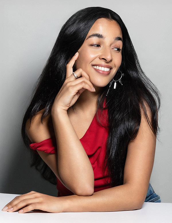 vrouwelijk model met lang donker haar Anna S.