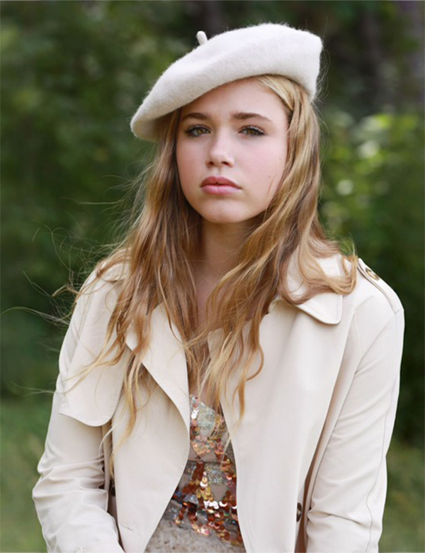 Tienermodel met blond haar Evie