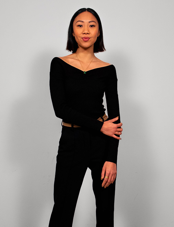 Vrouwelijk model met kort zwart haar Jady S.
