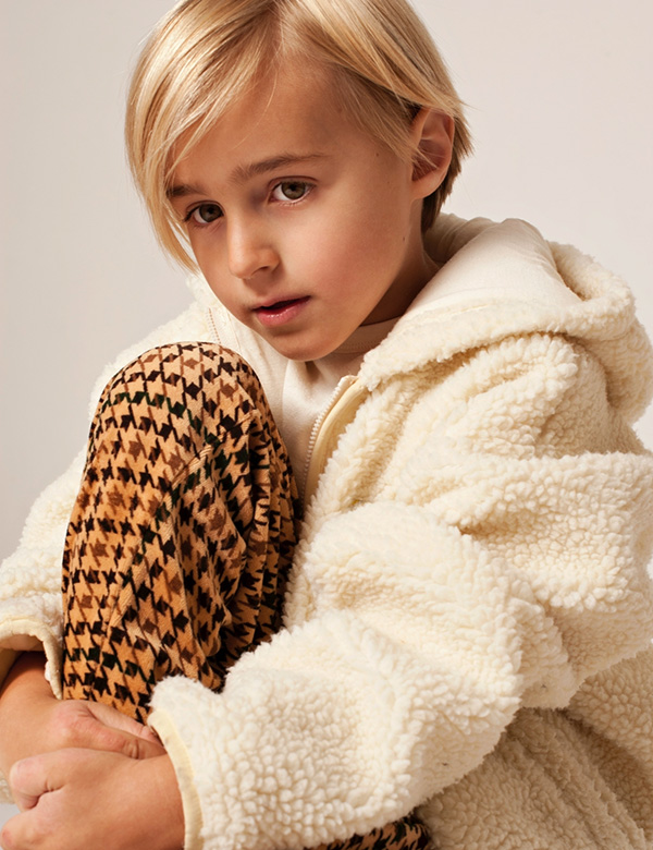 Kindermodel met blond haar James K.