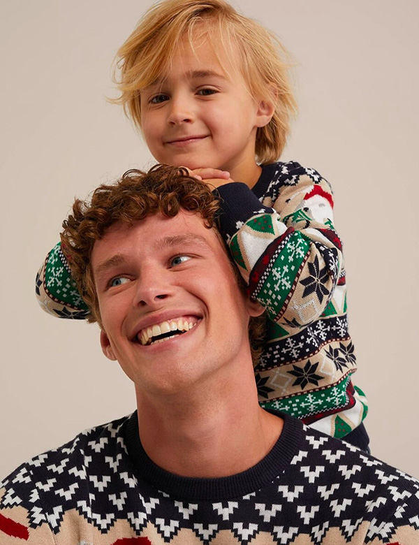 Kinderlijk model met blond haar James K.