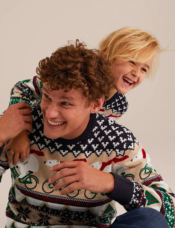 Kinderlijk model met blond haar James K.