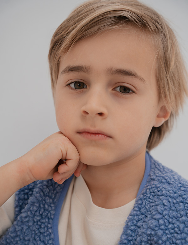 kindermodel met blond haar James K.