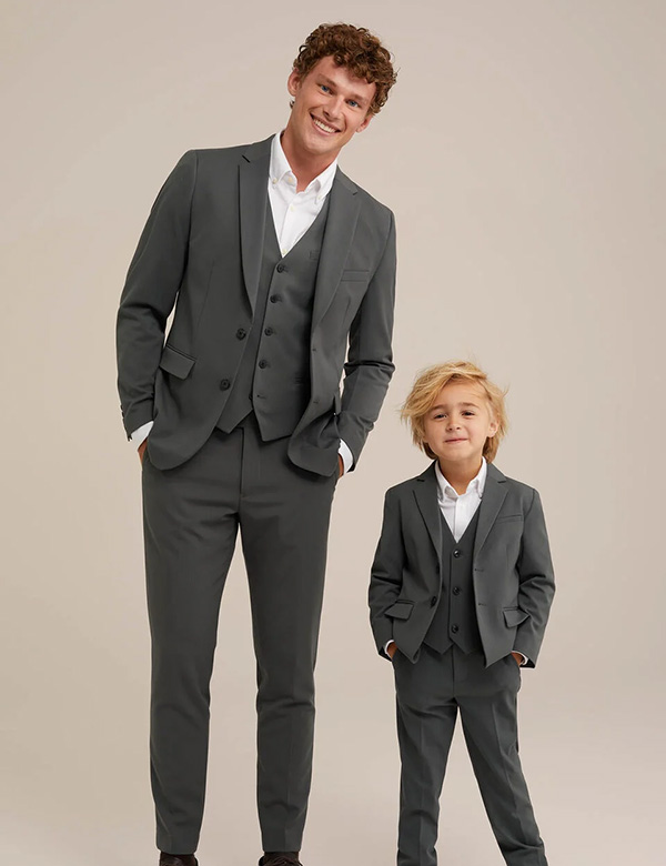 Kinderlijk model met blond haar James K.