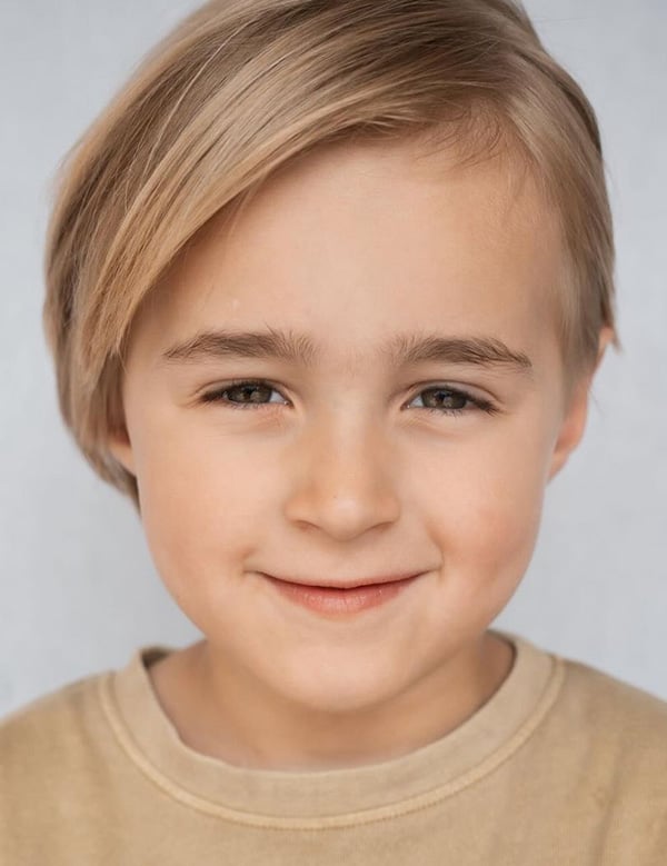 Kindermodel met blond haar james k.
