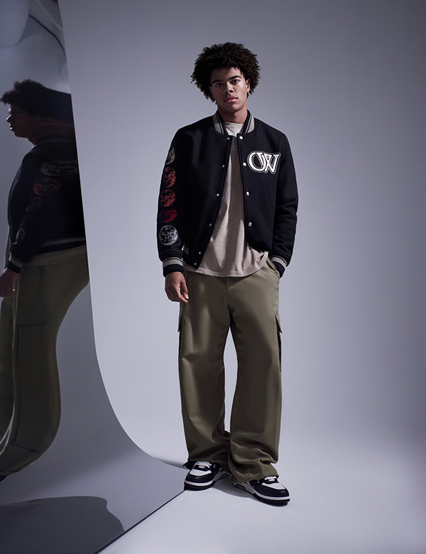 Mannelijk model met bruine ogen Jordan