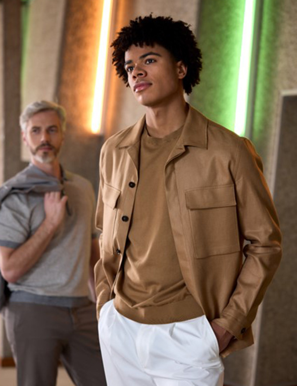 Mannelijk model met bruine ogen Jordan