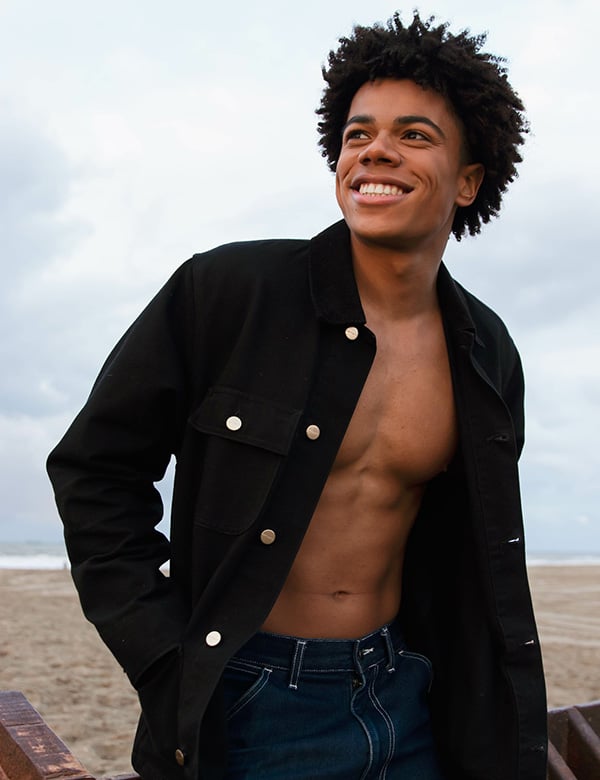 Mannelijk model met bruine ogen Jordan