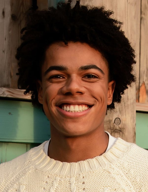 Mannelijk model met bruine ogen jordan