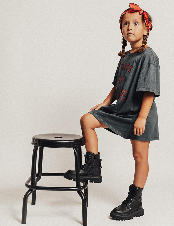 Kindermodel met bruin haar Kenza