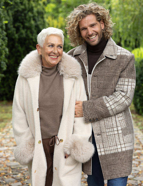 Senioren model met grijs haar Marianne.