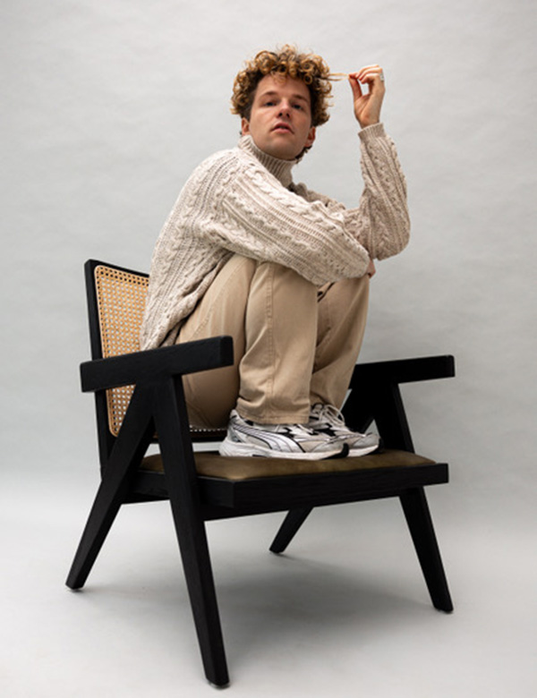 Mannelijk model met donkerblond haar Roman B.