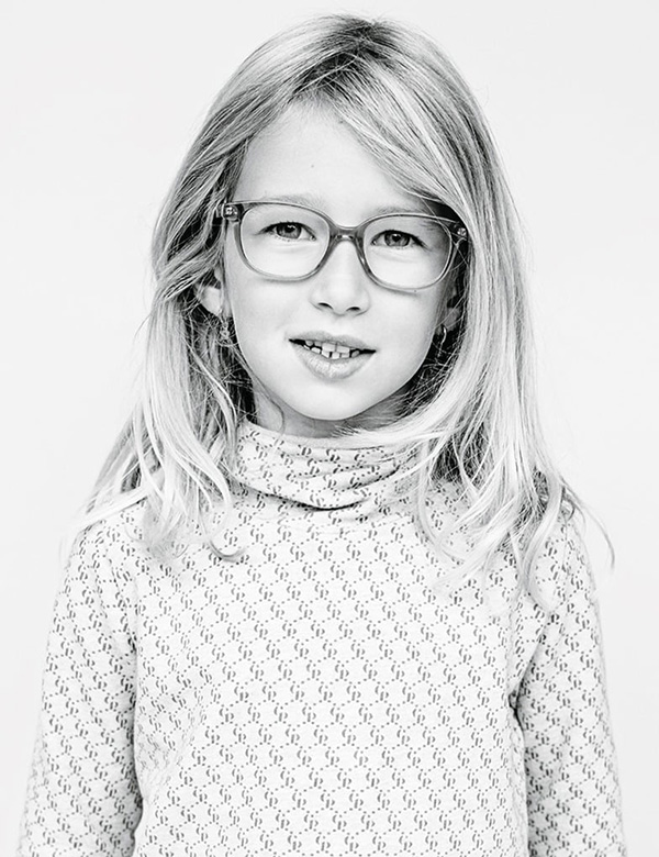 Kindermodel met blond haar Coco