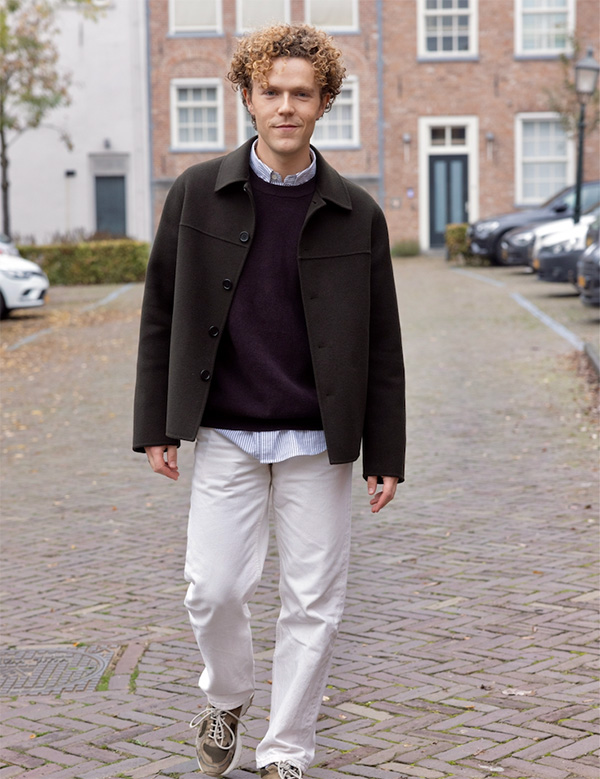 Mannelijk model met blonde krullen Finn Ka.