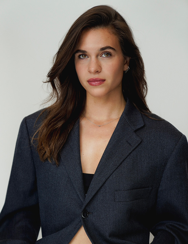 Vrouwelijk model met bruin haar Julia