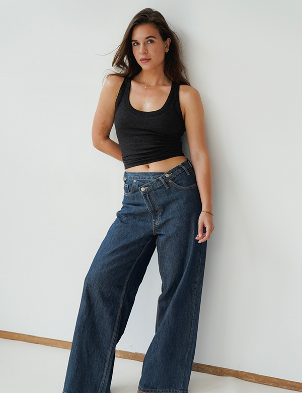 Vrouwelijk model met bruin haar Julia