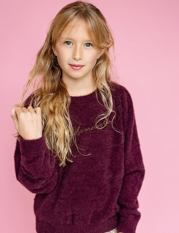 Kindermodel met blond haar Linde