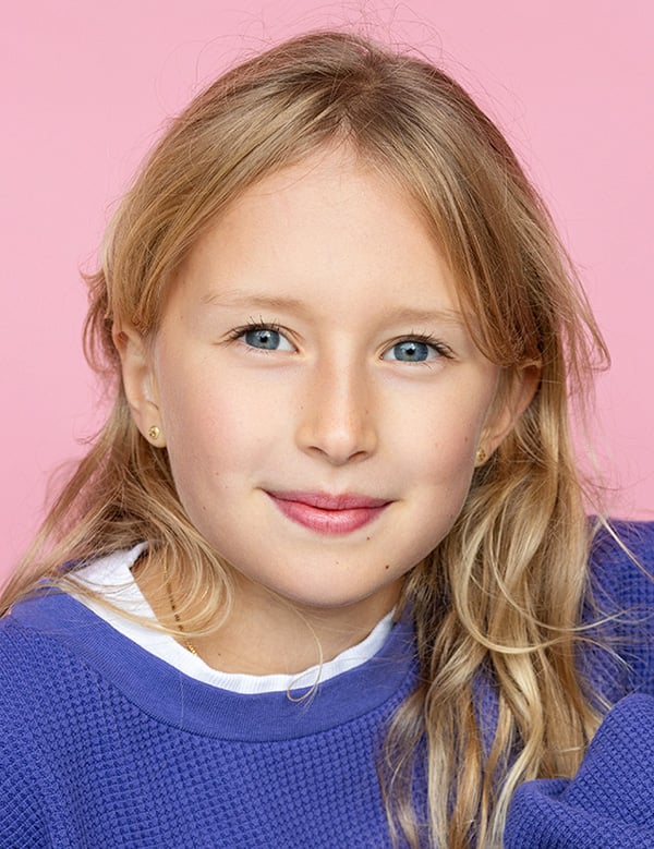 Kindermodel met blond haar linde