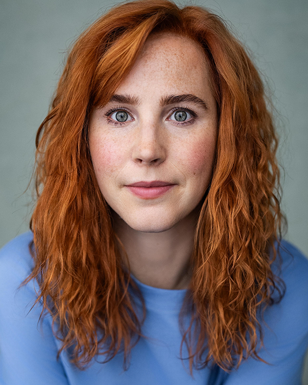 Vrouwelijk model met rood haar sanne be.