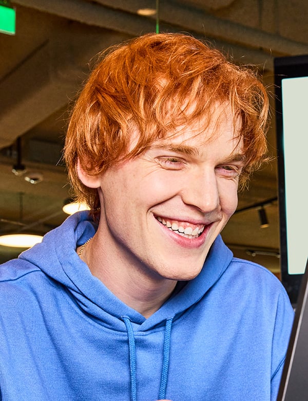 Mannelijk model met rood haar sybren.