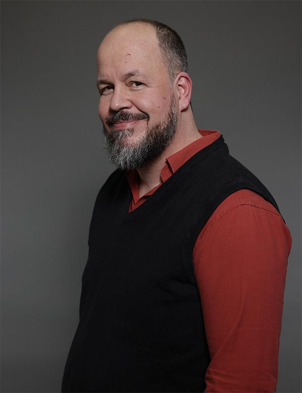 Mannelijk model met bruin-grijs haar Bert K.