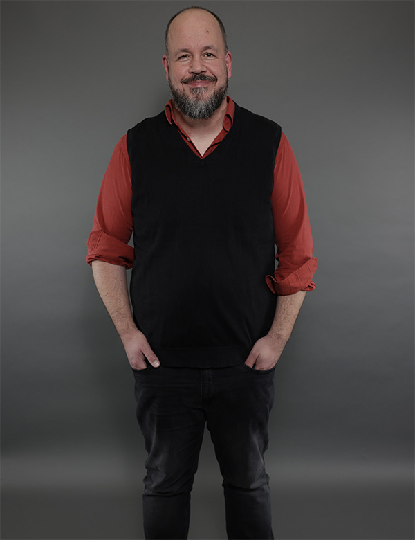 Mannelijk model met bruin-grijs haar Bert K.