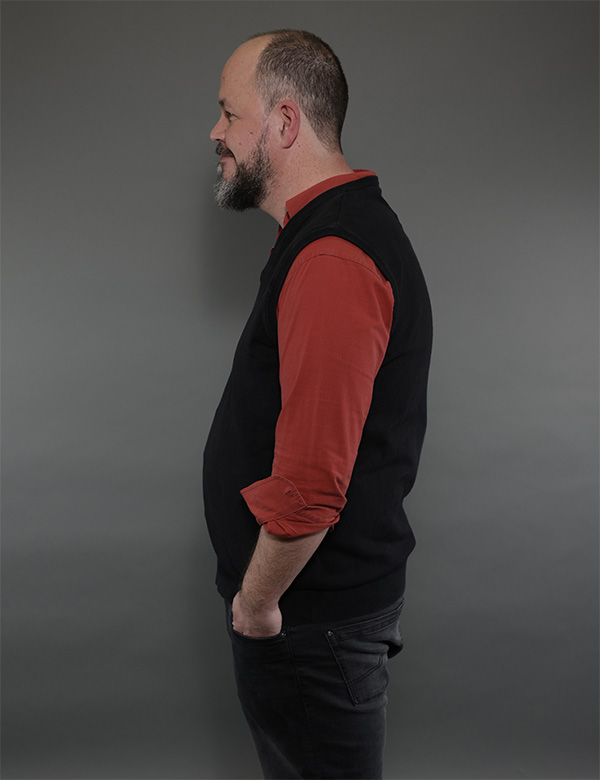 Mannelijk model met bruin-grijs haar Bert K.