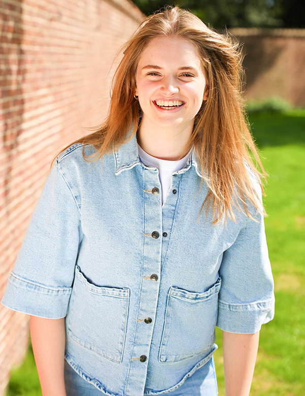 vrouwelijk model met bruine ogen Veerle