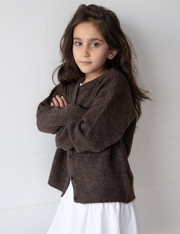 Kindermodel met bruin haar Adelina
