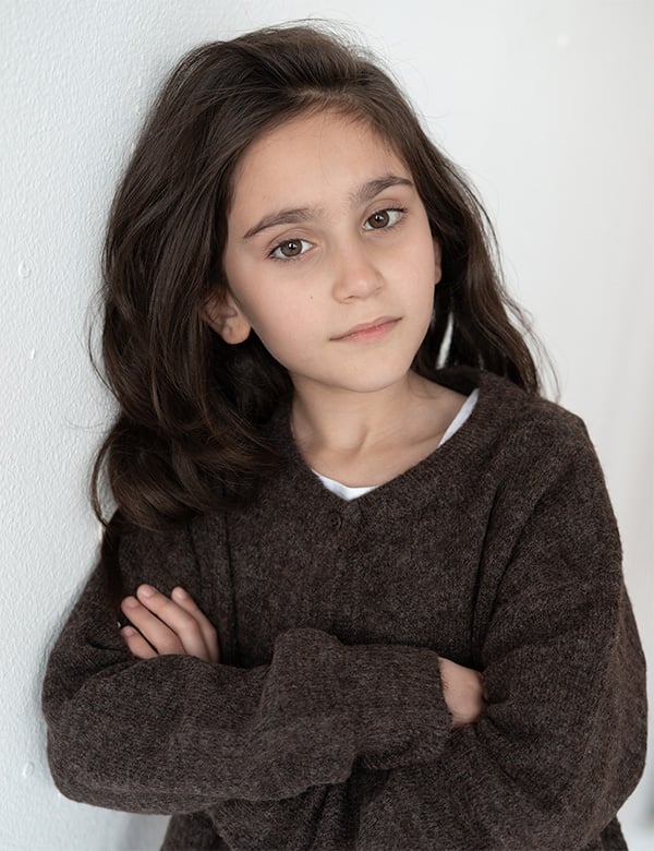 Kindermodel met bruin haar Adelina