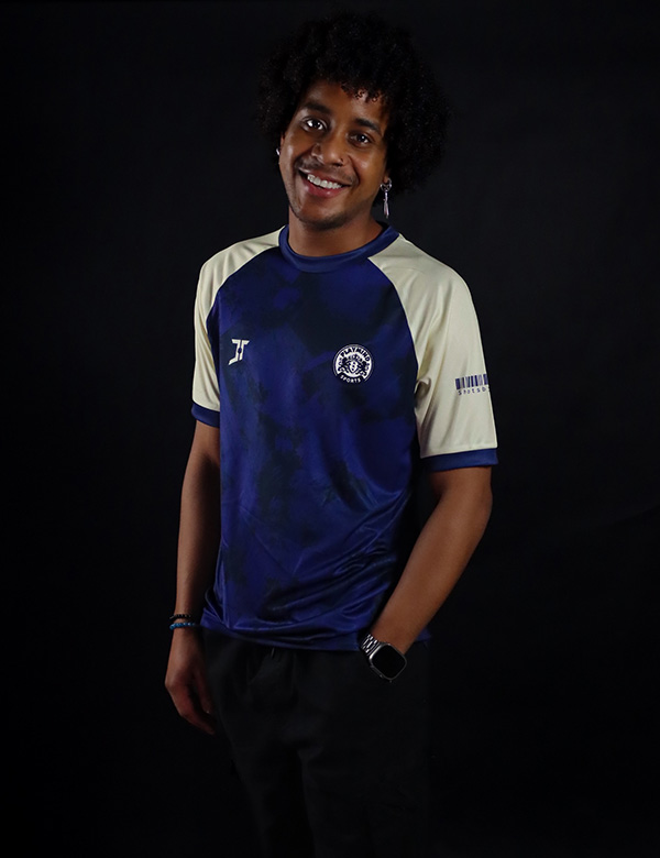 Mannelijk model met zwart haar Jonatan V.