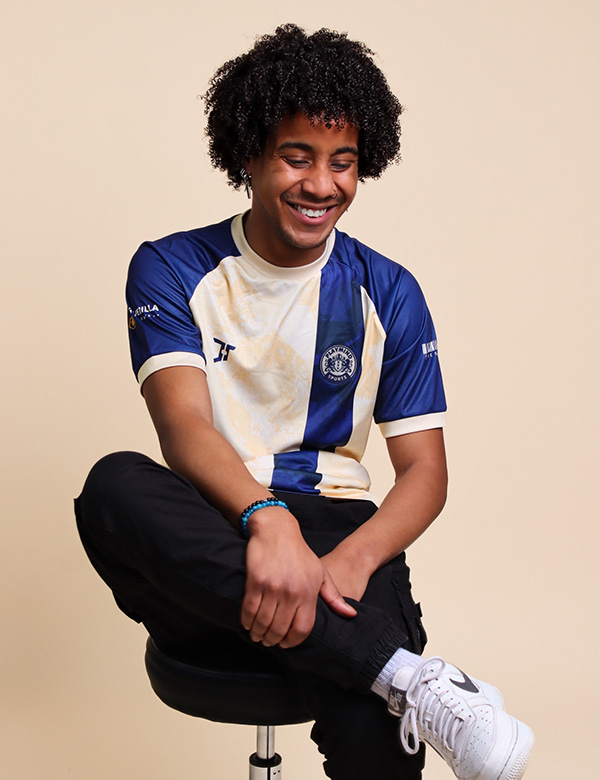 Mannelijk model met zwart haar Jonatan V.