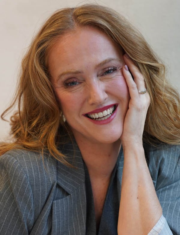 Vrouwelijk model met rood haar juliette d.