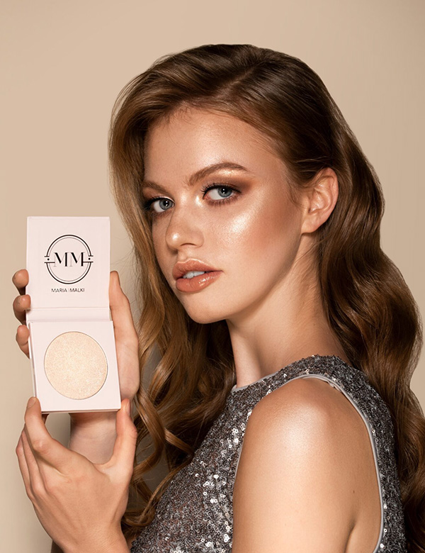 Vrouwelijk model met blauwe ogen Louana.