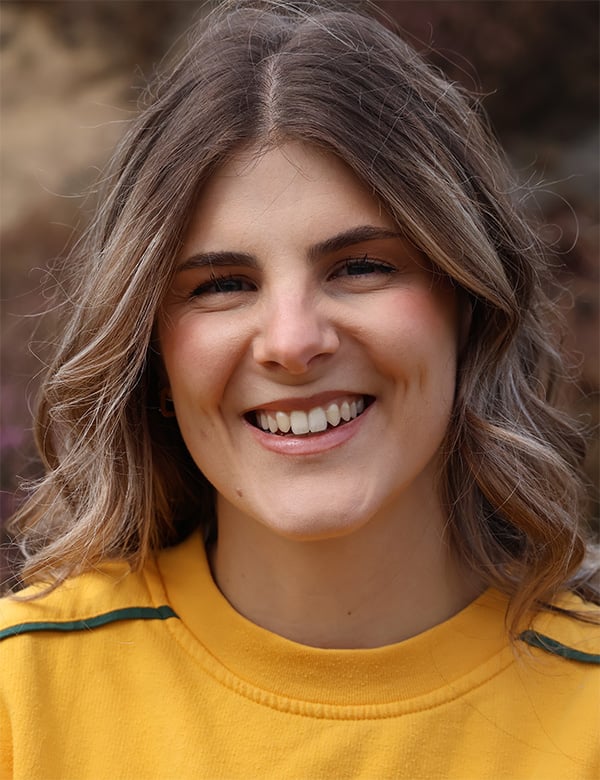 Vrouwelijk model met bruin haar manon a.